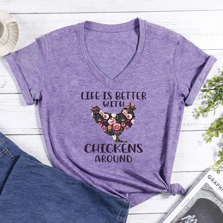 Chicken with flowers V-neck T Shirt
