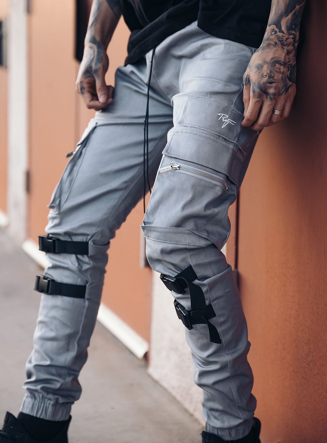 Signature Cargo Pants V2 in Grey