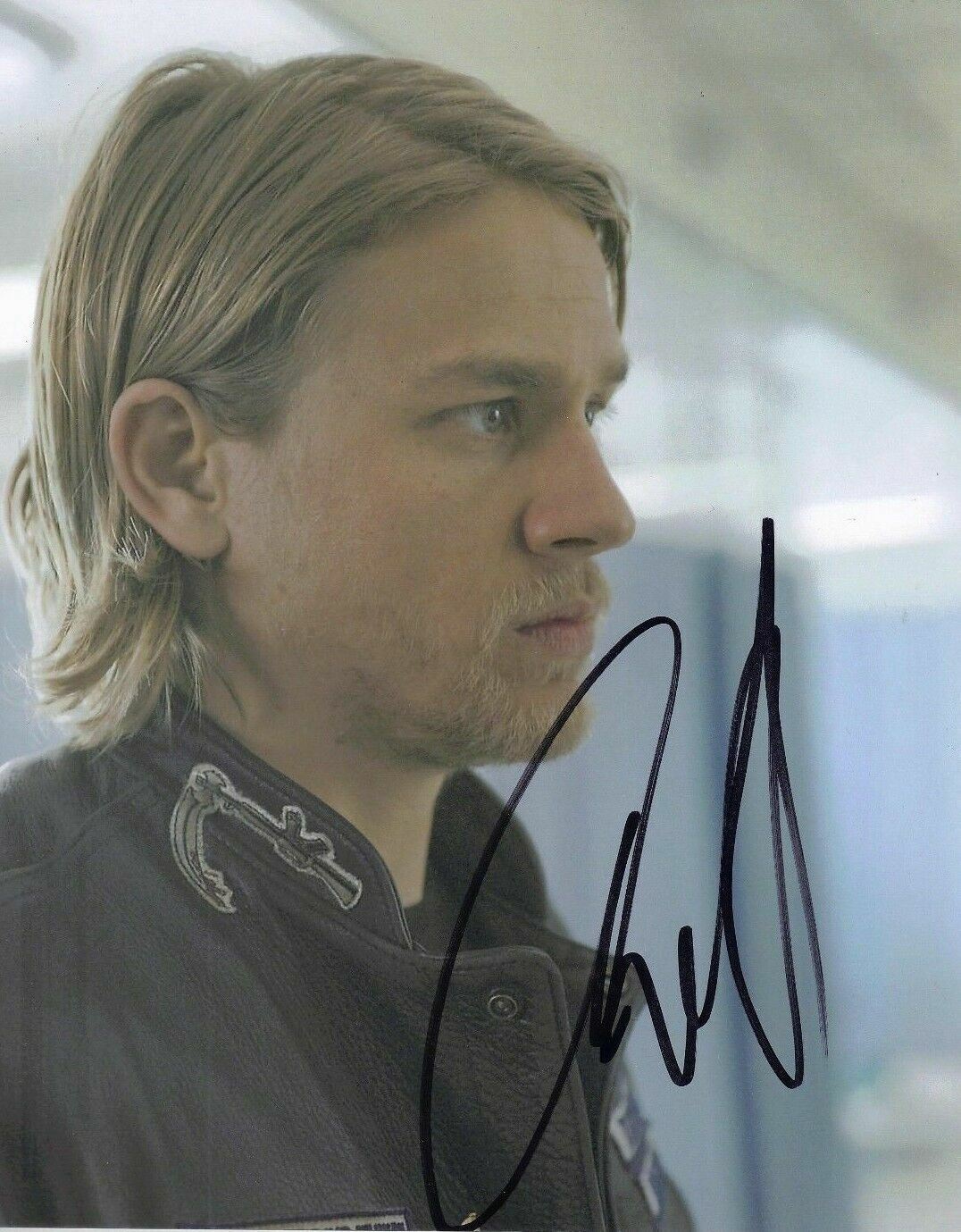 Charlie Hunnam Signed 10X8 Photo Poster painting GENUINE Sons of Anarchy AFTAL COA (7310)