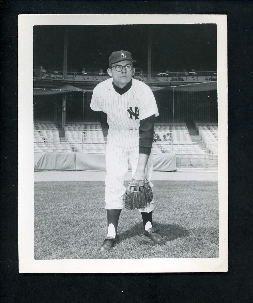 Pete Mikkelsen 1964 Type I Louis Requena Press Original Photo Poster painting New York Yankees