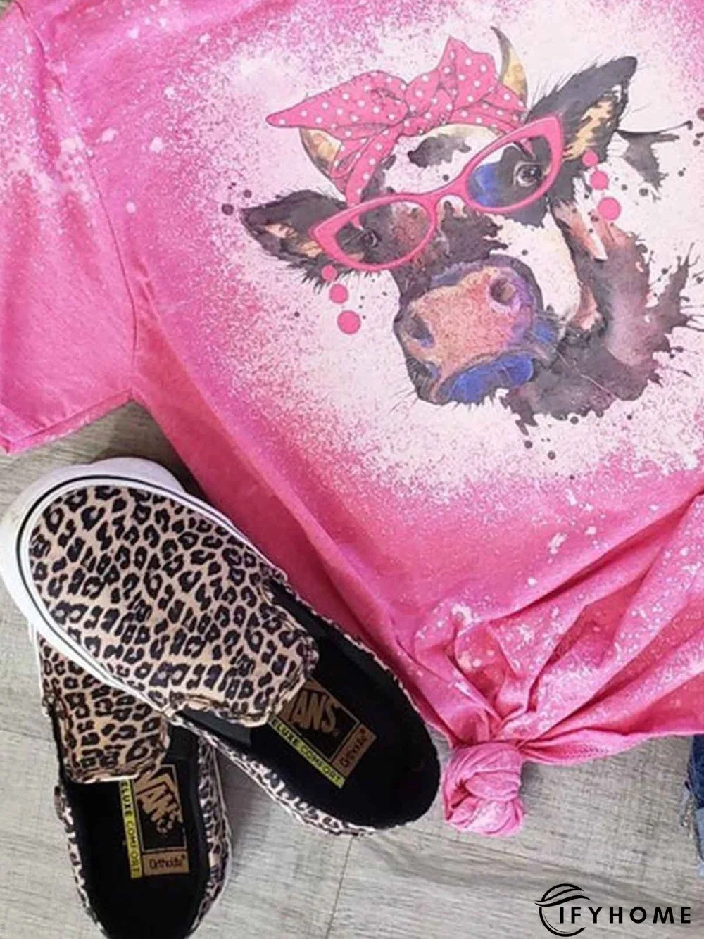 Cow with Glasses Bleached Pink Soft Tee T-shirt | IFYHOME
