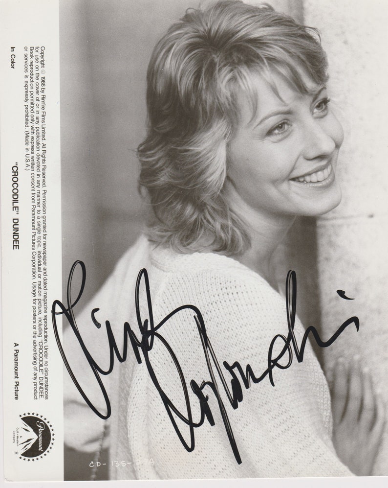 Linda Kozlowski Signed Autographed Crocodile Dundee