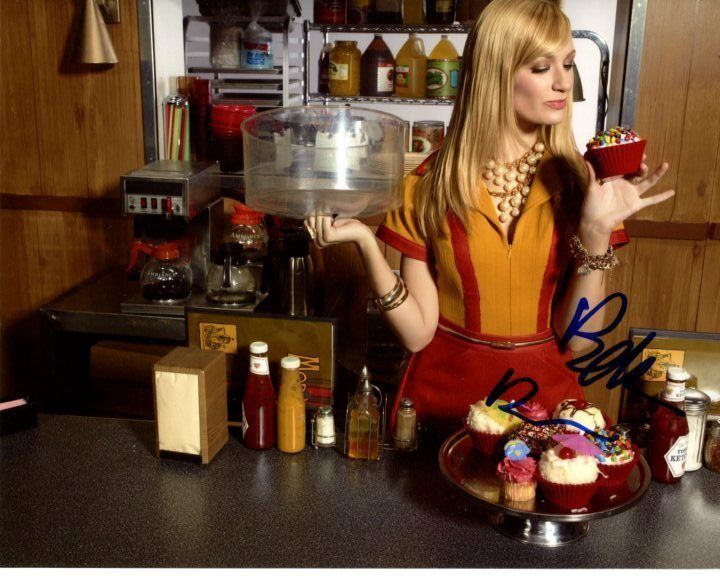 BETH BEHRS signed autographed 2 BROKE GIRLS CAROLINE CHANNING 8x10 Photo Poster painting