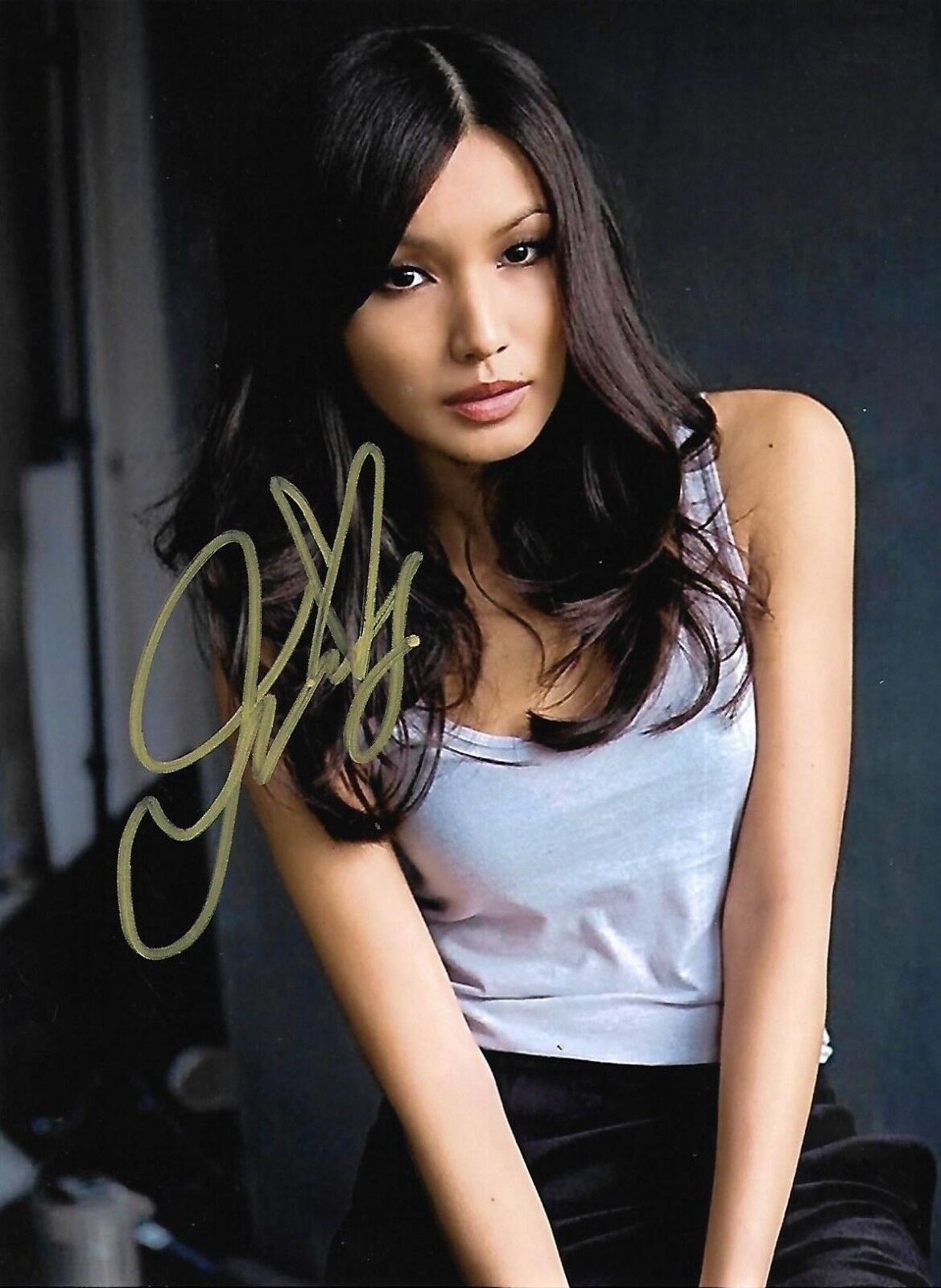 Jamie Chung signed Autographed Photo Poster painting SERIE TV THE GIFTED Autograph