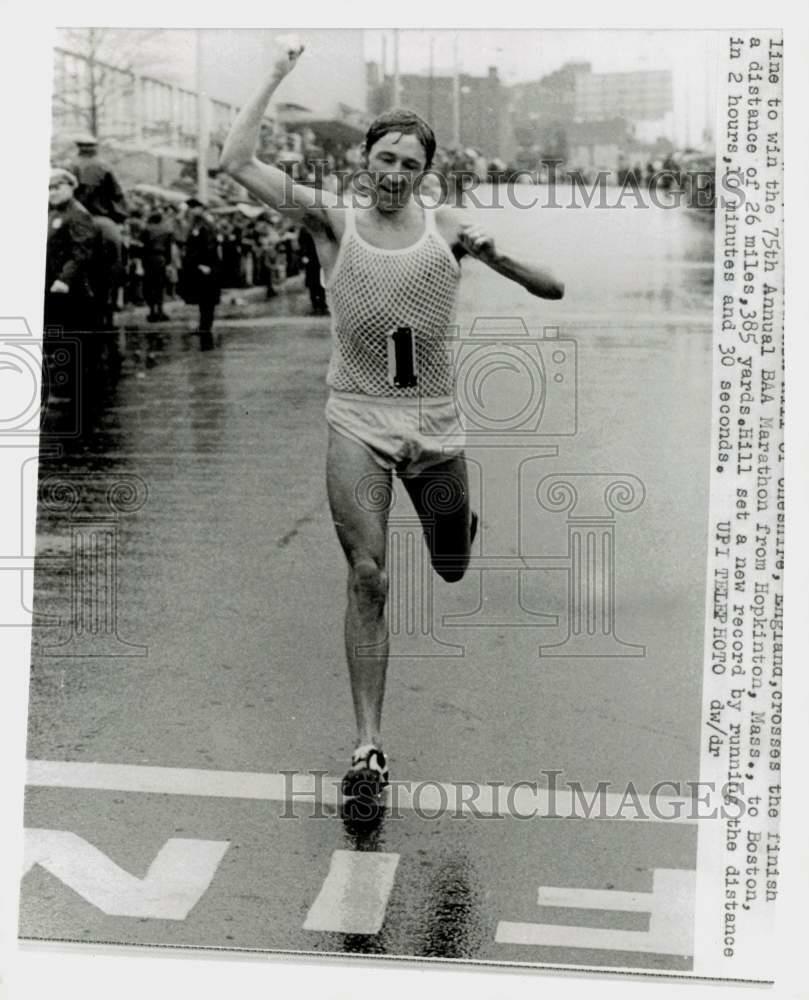 Press Photo Poster painting Hill wins & sets record at 75th Annual BAA Marathon in Massachusetts