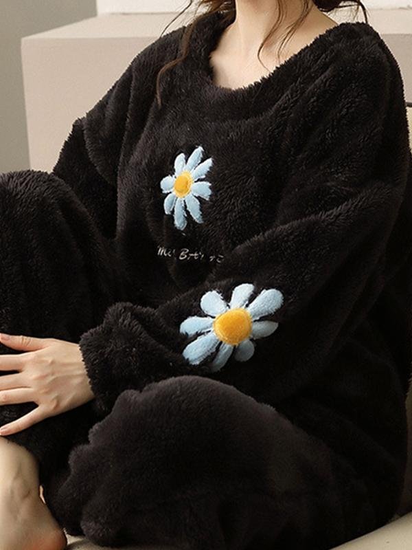 Cute Daisy Printed Black Coral Fleece Home Pajamas