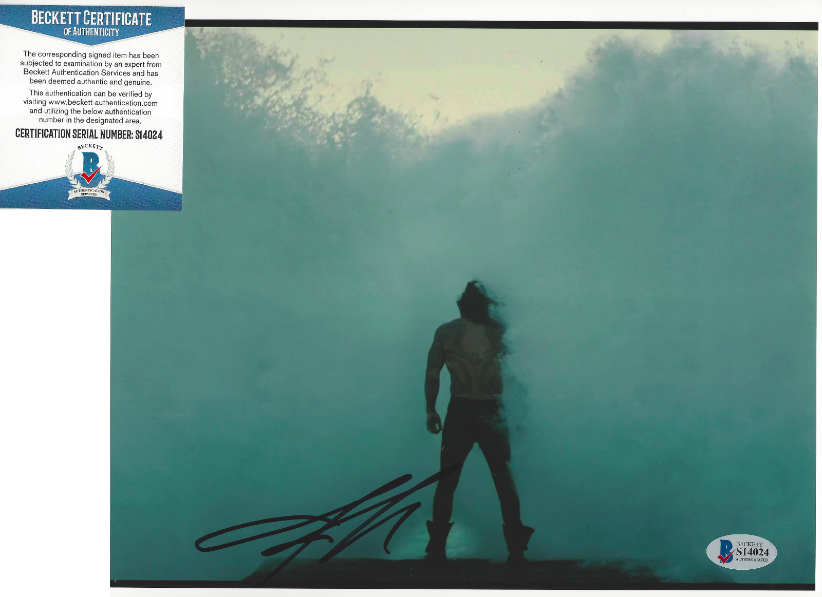 ACTOR JASON MOMOA SIGNED AQUAMAN JUSTICE LEAGUE 8X10 Photo Poster painting 2 BECKETT COA BAS