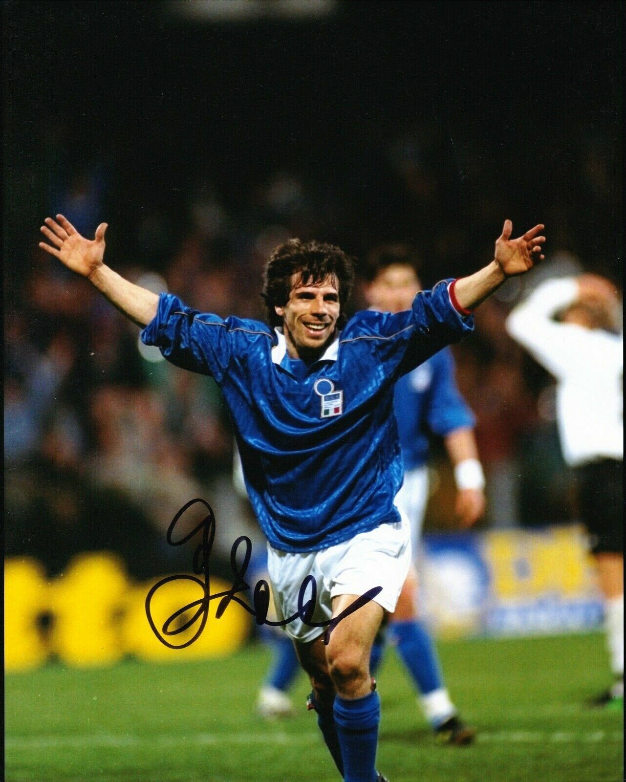 Gianfranco Zola Signed 10X8 Photo Poster painting Chelsea FC & Italy AFTAL COA (1299)