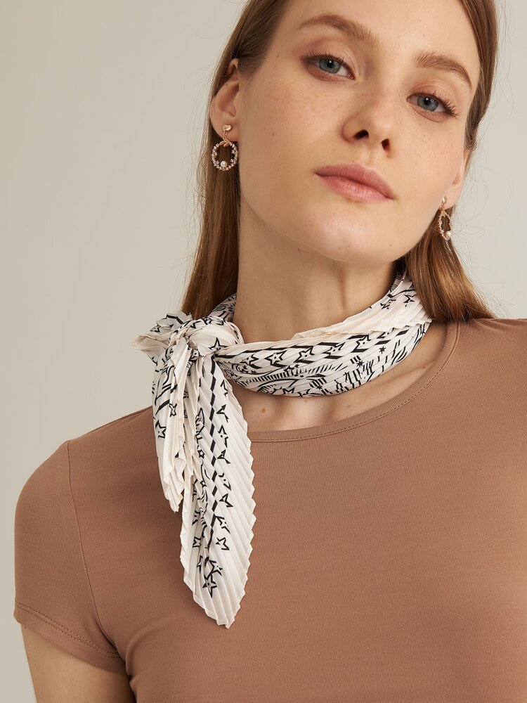 Star Pleated Bandana Scarf