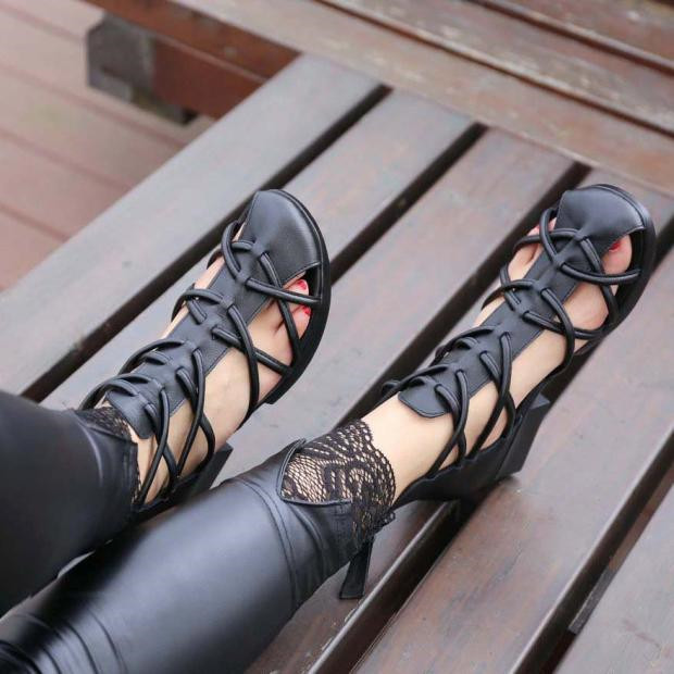 GOOSHOE Black Vegan Closed Toe Low Heel Boots