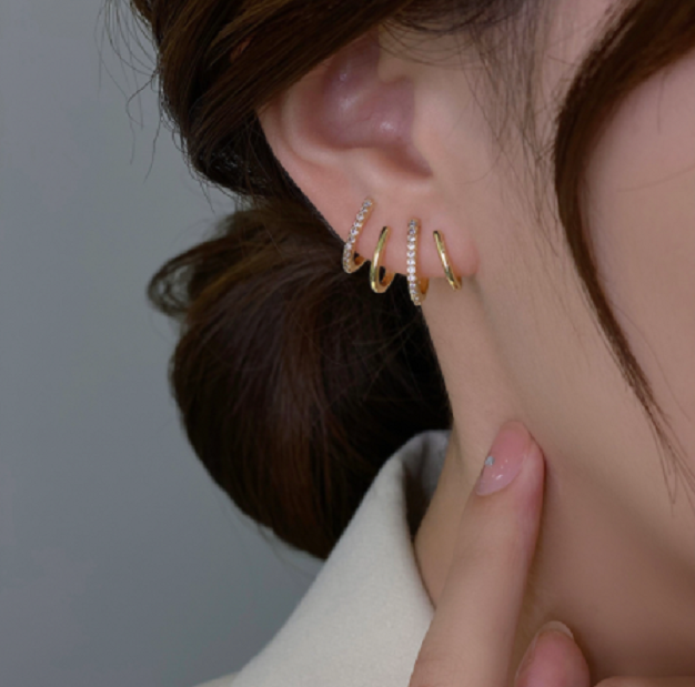 Newbieplus Shiny Crystal Earrings