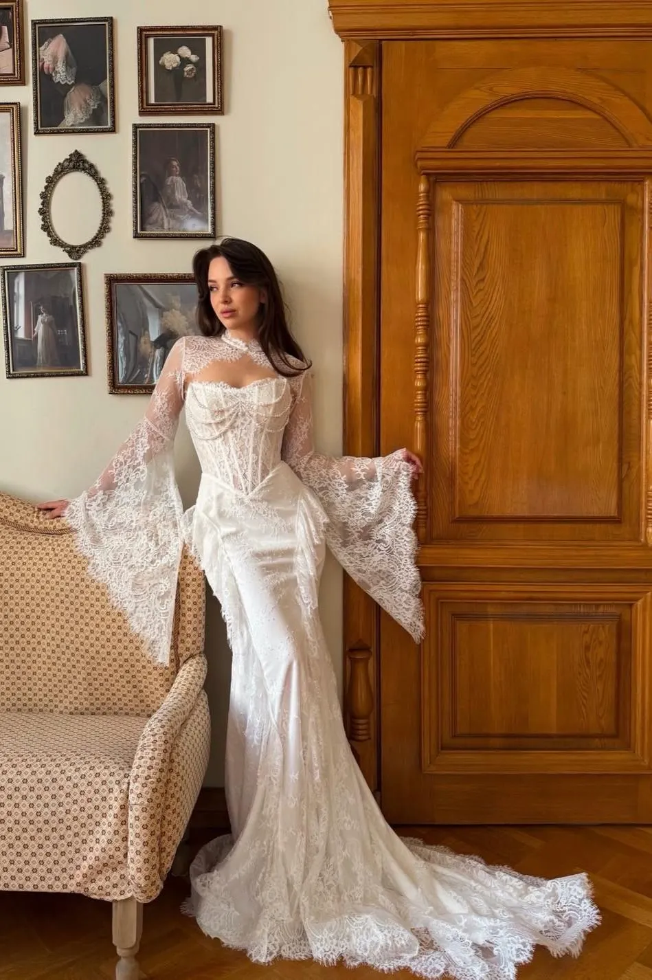 V-Neck Strapless Sweetheart Long Sleeves Brush Pleated Mermaid Wedding Dress With Beading | PM0086 Wellcucu