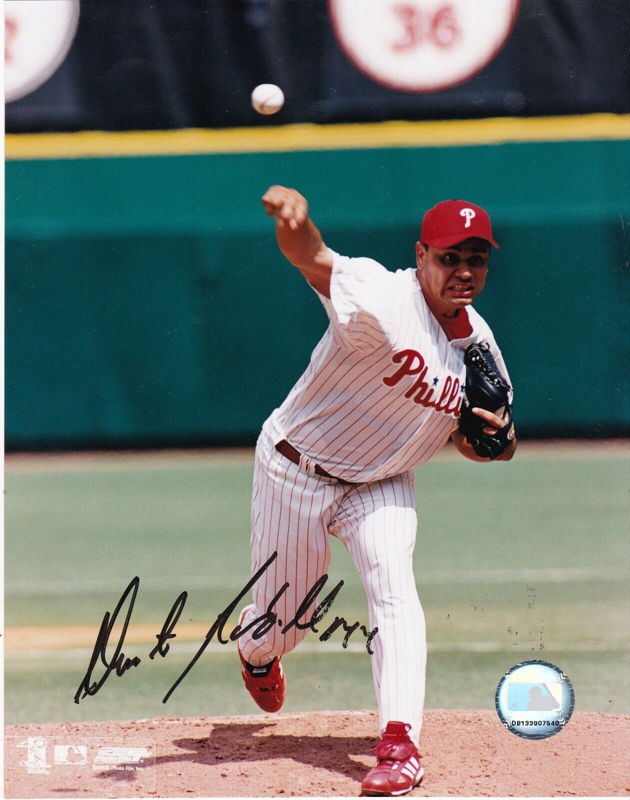 VINCENTE PADILLA PHILADELPHIA PHILLIES ACTION SIGNED 8x10