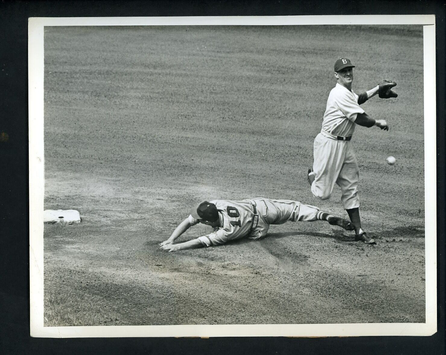 Alex Kampouris & Harry Walker 1943 Type 1 Press Photo Poster painting Brooklyn Dodgers Cardinals