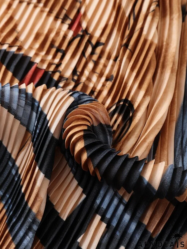 Graphic Pleated Scarf