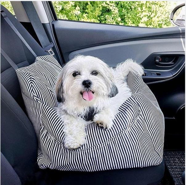 Dog Car Seat Including Seat Belt