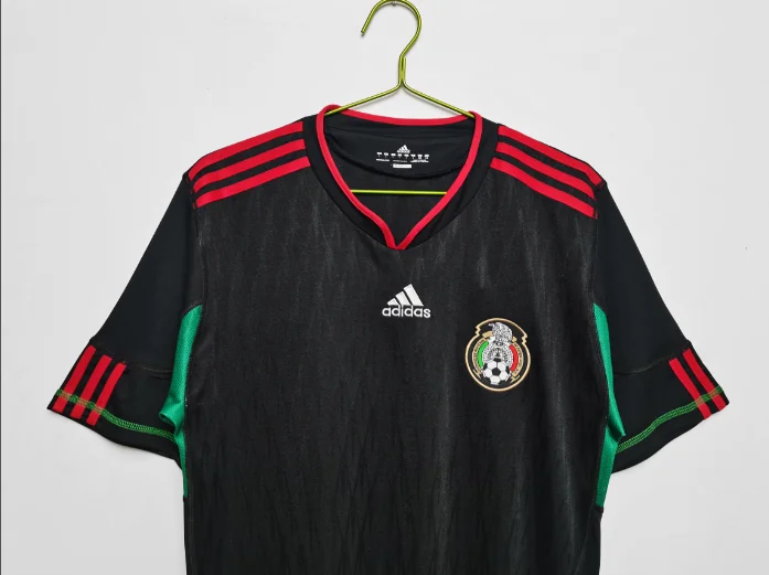 Retro 2010 Mexico Away Men's Football T-Shirt Thai Quality
