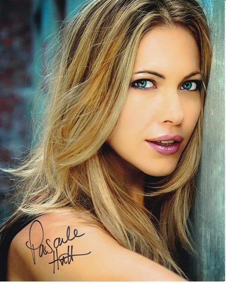 Pascale hutton signed autographed Photo Poster painting