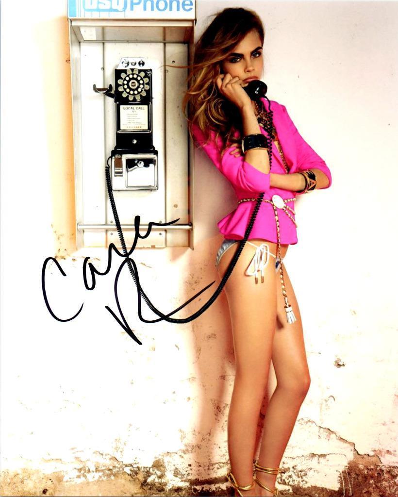 Cara Delevingne Autographed 8x10 Photo Poster painting signed Picture + COA