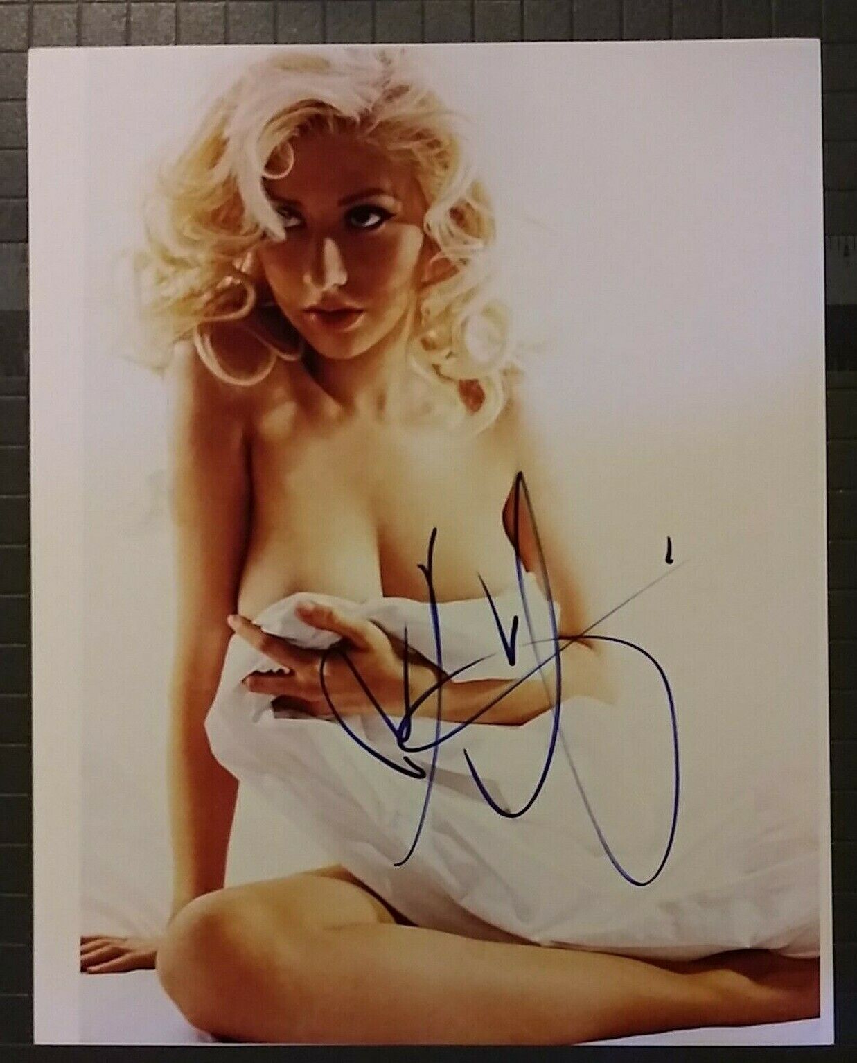 Christina Aguilera signed 8x10