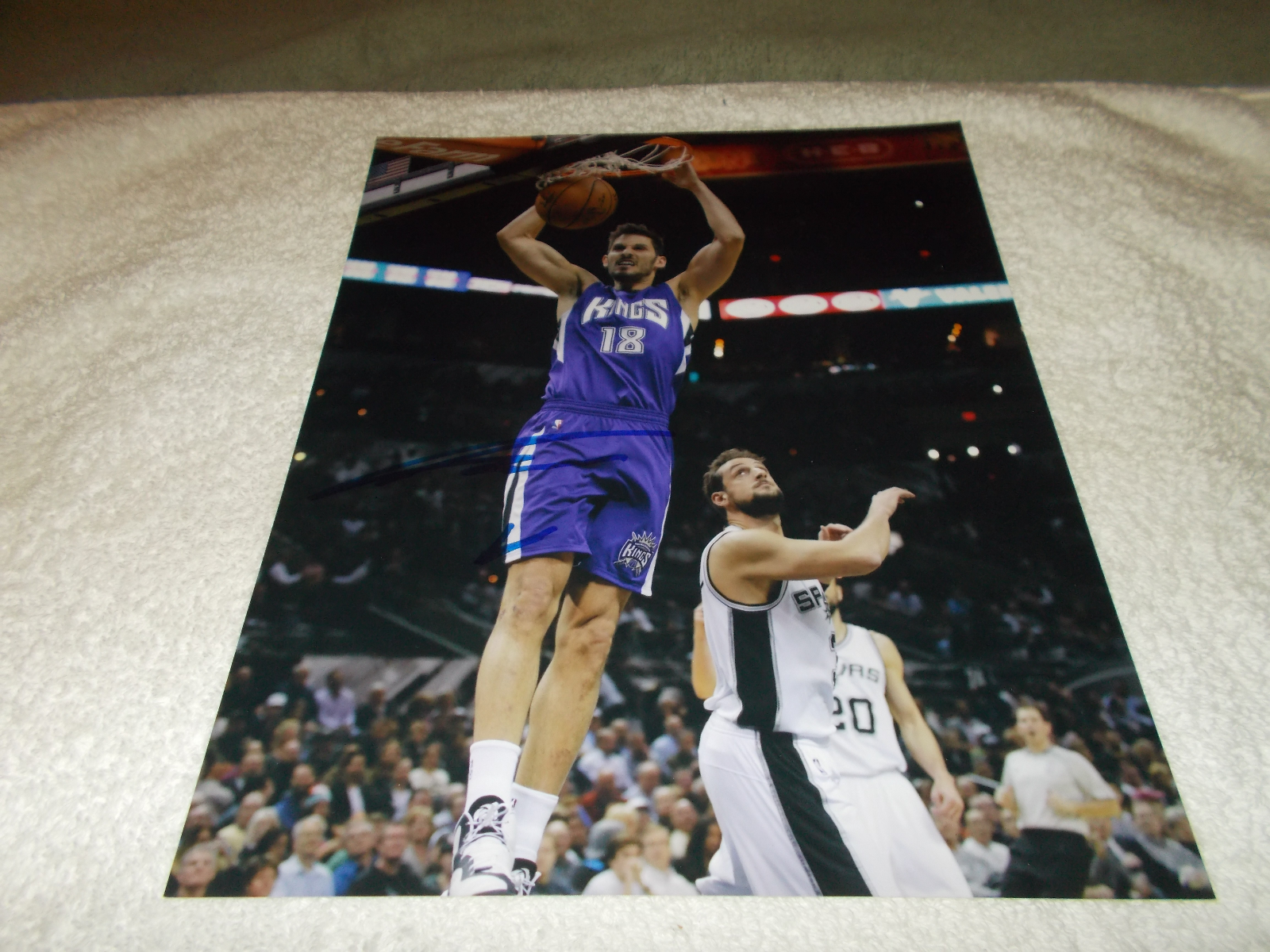 OMRI CASSPI Sacramento Kings SIGNED AUTOGRAPHED 8x10 Photo Poster painting COA Basketball