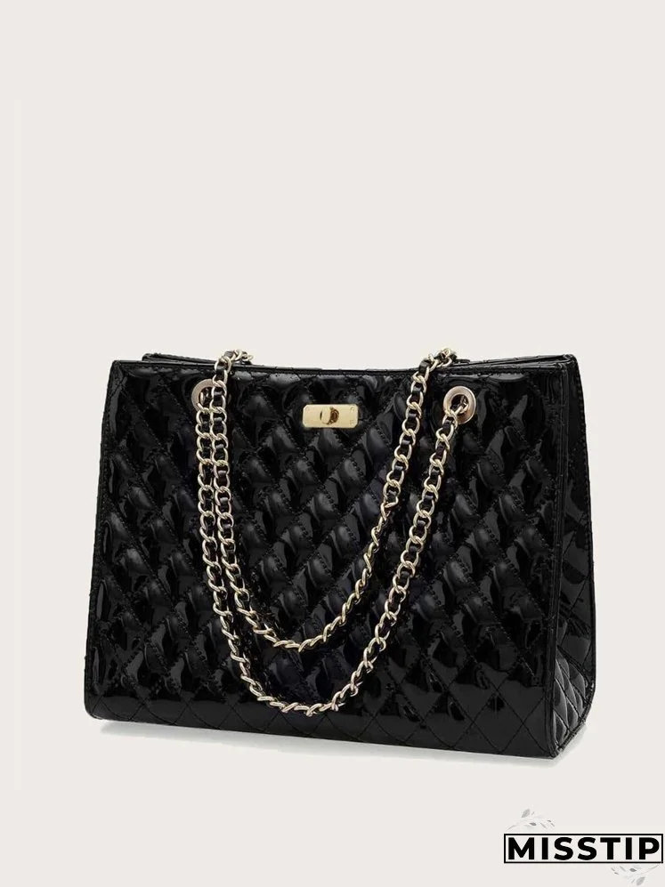 Random Twist Lock Quilted Chain Bag