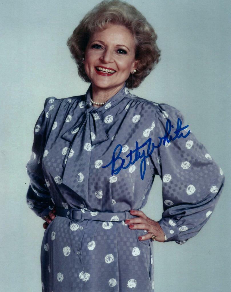 Betty White autographed 8x10 Picture signed Photo Poster painting and COA