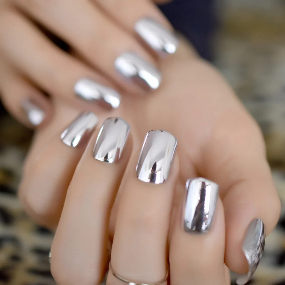 Holographic Silver Glitter Press On Nails Short Style Daily Wear Nude Pink Lady False Nails Oval Shape Nail Art Tips-Nail Inspo
