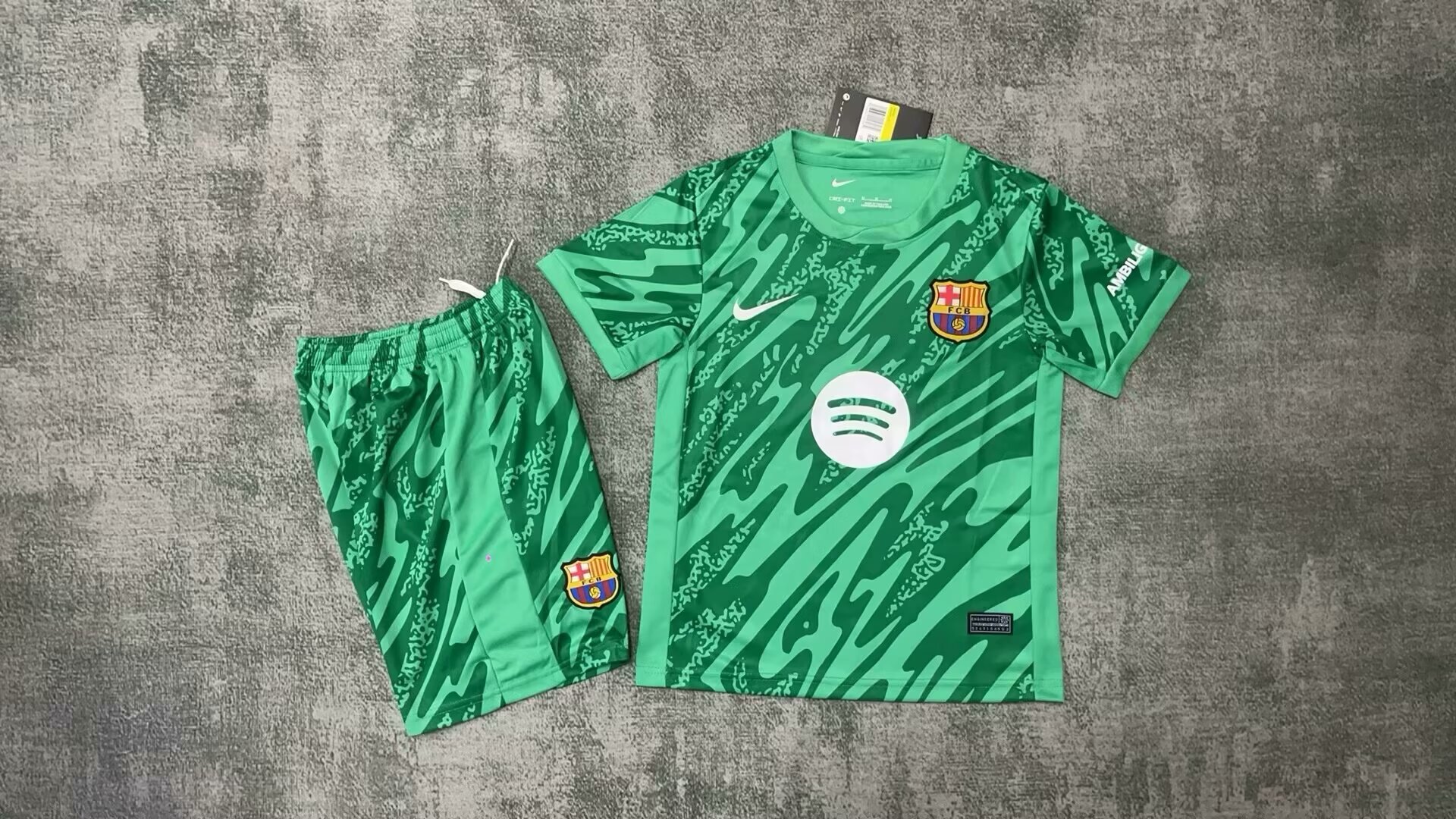 24/25 Barcelona Goalkeeper Green Kids Kit Football Jersey Thai Quality