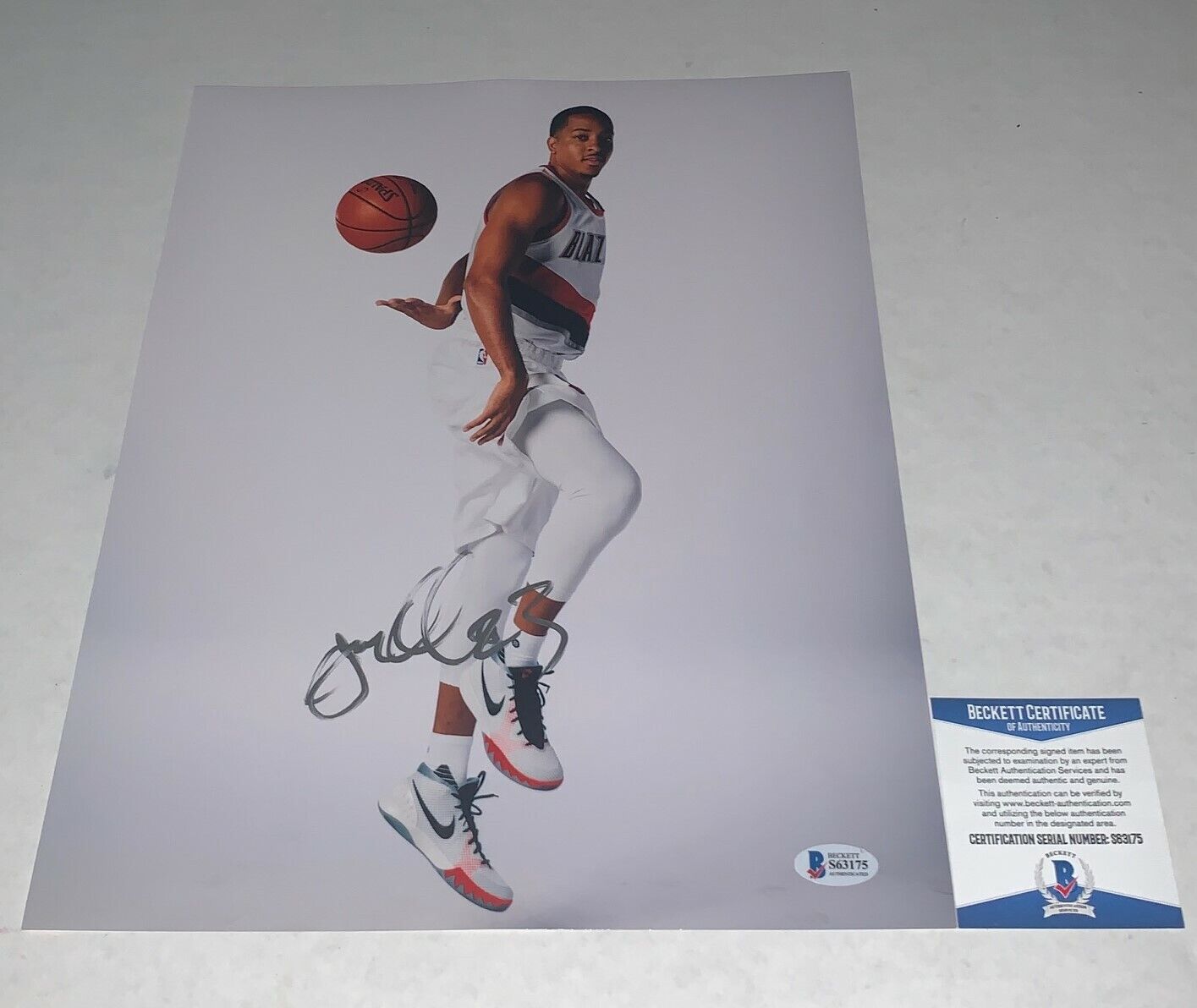 CJ McCollum signed Portland Trail Blazers 11x14 Photo Poster painting autographed Beckett BAS