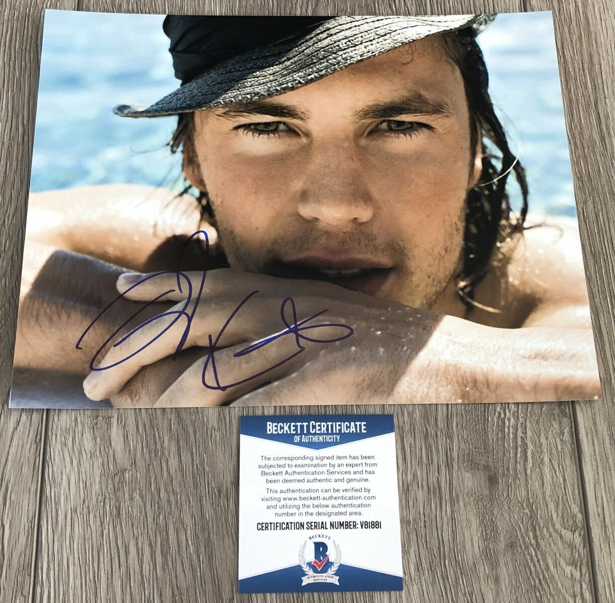 TAYLOR KITSCH SIGNED FRIDAY NIGHT LIGHTS 8x10 Photo Poster painting w/EXACT PROOF & BECKETT COA