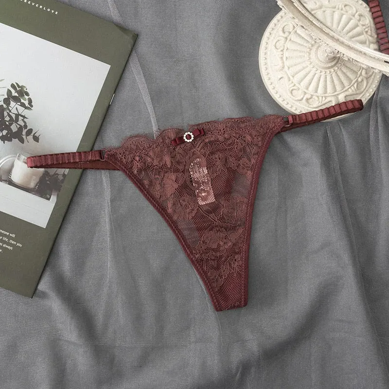 European Style Thong Sexy Lace Panties Low Waist Seamless Fashion Hollow Out G-Gtring Women' Transparent T Pants Female Lingerie