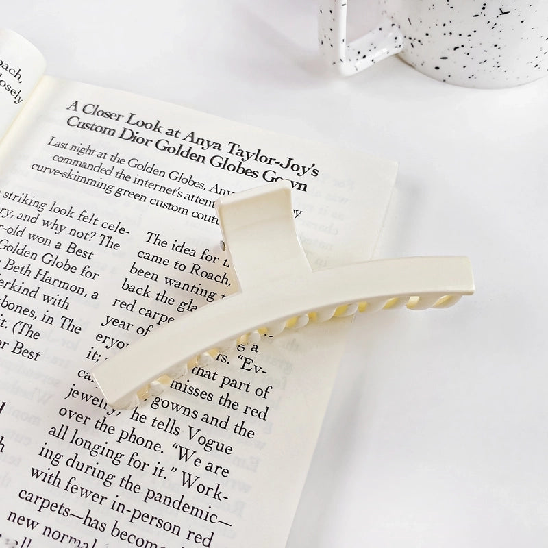 Minimalist Solid Color Arylic Hair Claws