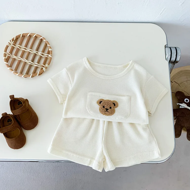 2pcs Baby Boy/Girl Solid Waffle Classic Crewneck Mini Embroideried Bear Pocket T-shirt & Casual Pocket Shorts Set