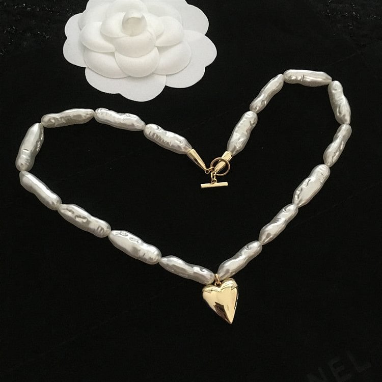 Irregular Baroque Vintage Heart Necklace