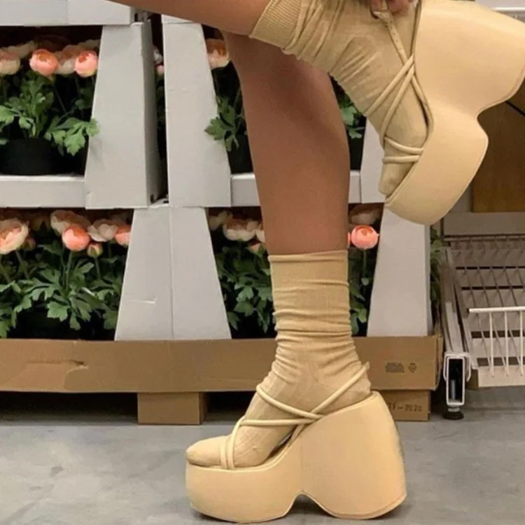 Yyvonne Pine Cake Black Cool Slippers 2025 Spring And Summer New Women Wearing Fashionable French Beach Holiday Roman Sandals