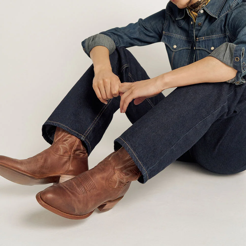 Closed Toe Stitching Pull Tab Cowboy Boots for Women in Brown