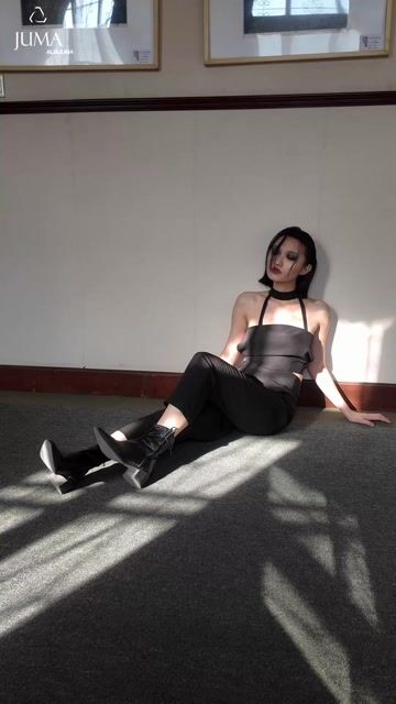 JUMA Halter Crop Top  - 4 Recycled Water Bottles - Black