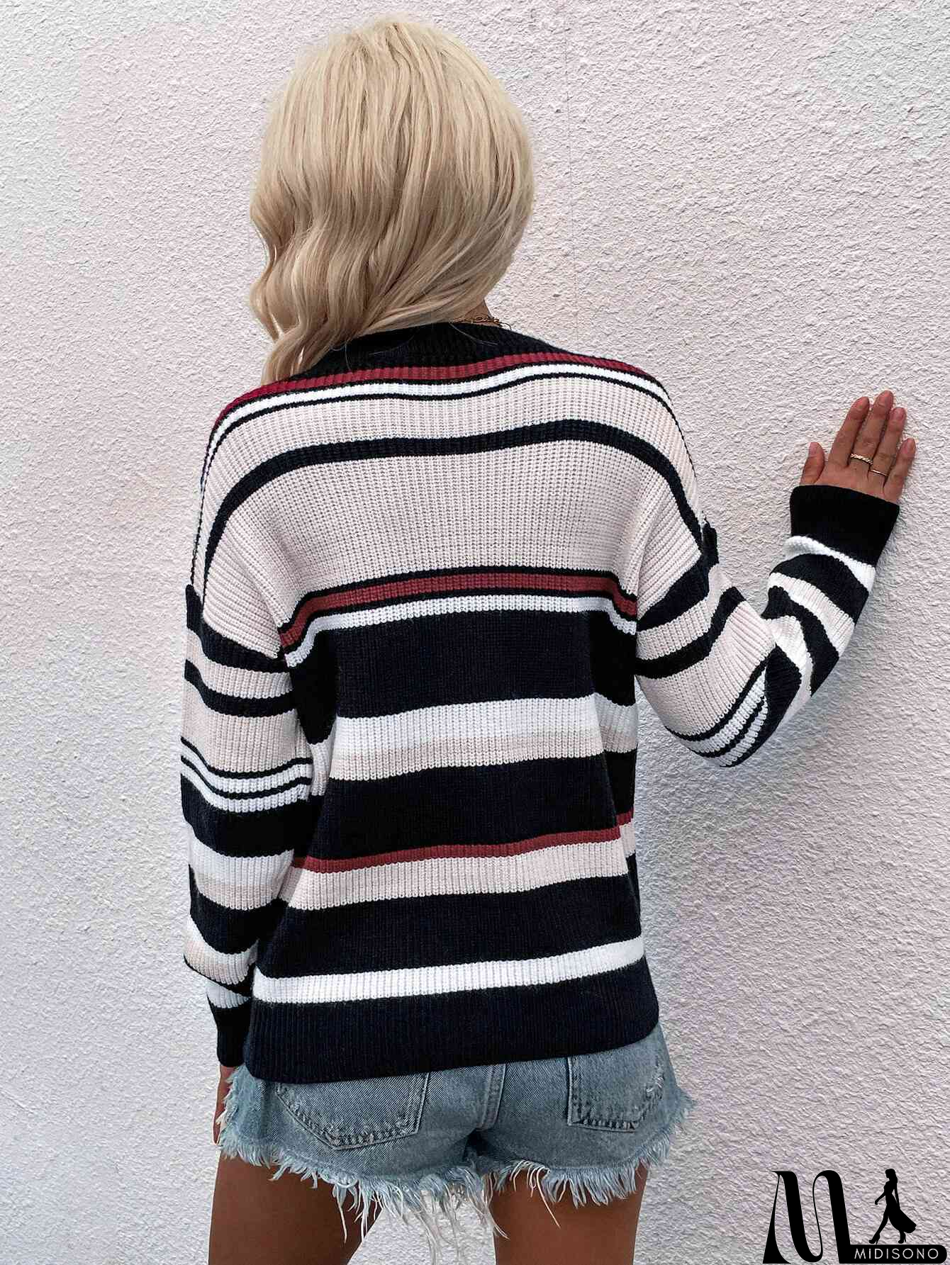 MidiSono - Chic and Versatile Sweater
