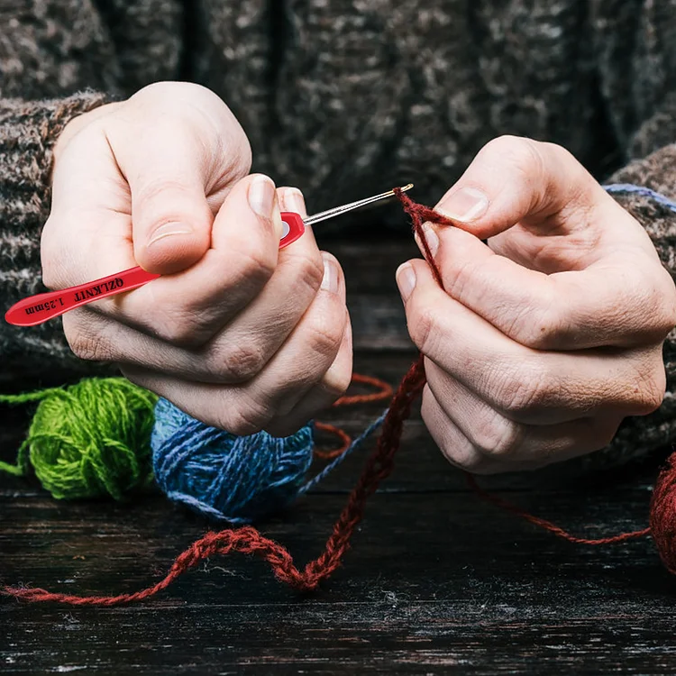 8Pcs Vintage Multicolour Soft Handle Crochet Hooks Knitting Needles Sewing  Tools The crochet hooks have soft