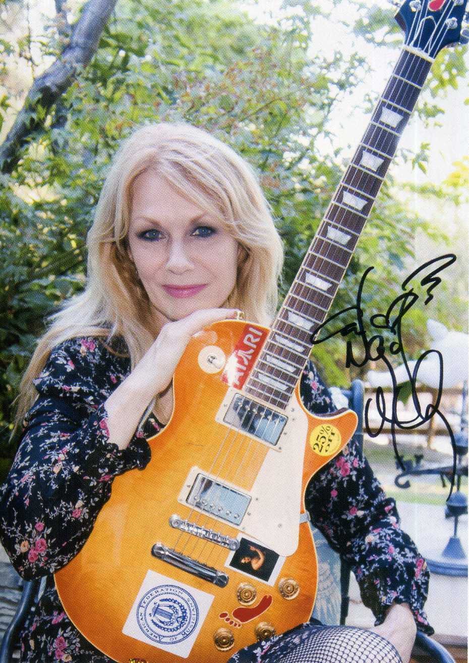 NANCY WILSON (HEART) Signed Photo Poster paintinggraph - Rock Star - preprint