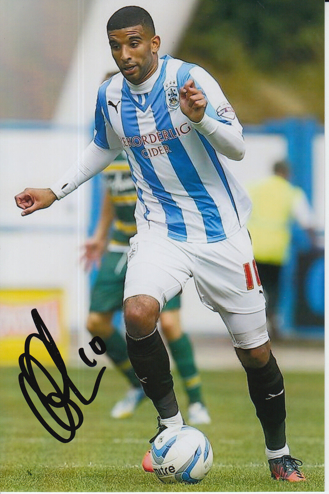 HUDDERSFIELD TOWN HAND SIGNED OSCAR GOBERN 6X4 Photo Poster painting 1.