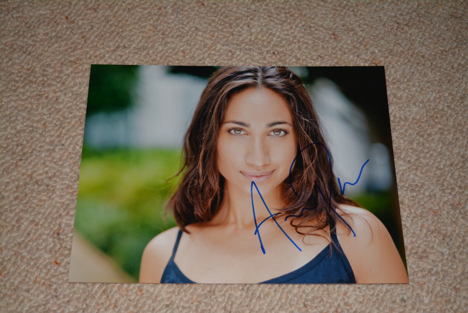 ANAPURNA SRIRAM signed autograph In Person 8x10 (20x25 cm) SOUTH OF HELL