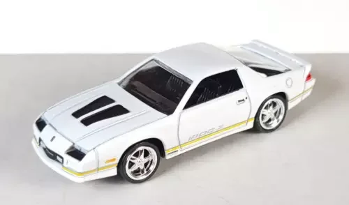 Dronehint Auto World loose 1990 Chevy Camaro IROC-Z white Toy