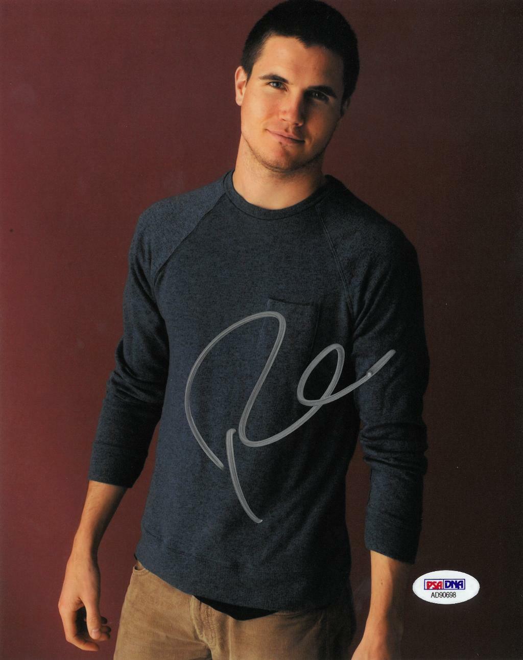 Robbie Amell Signed Authentic Autographed 8x10 Photo Poster painting PSA/DNA #AD90698