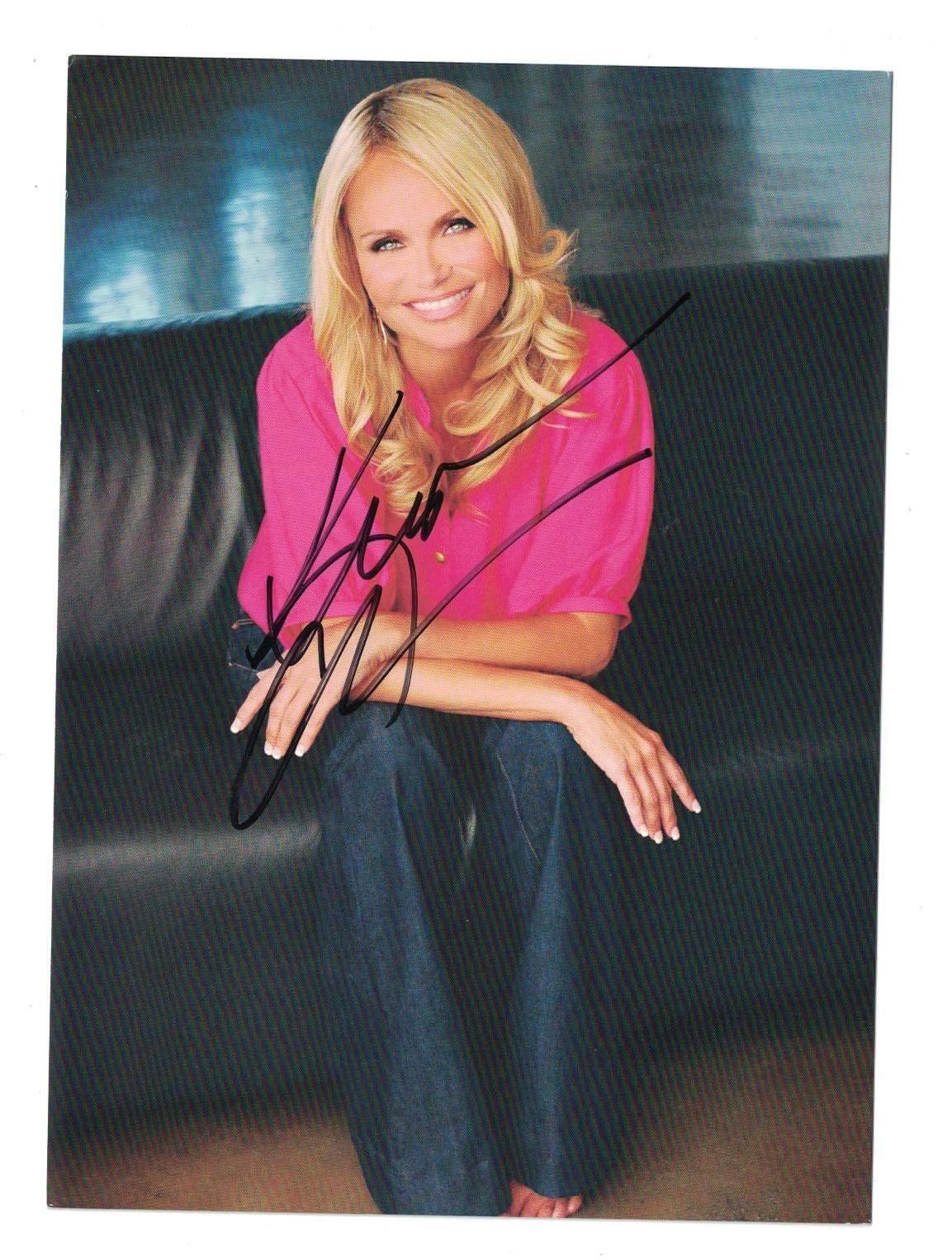 Kristin Chenoweth Signed Autographed 5 x 7 Photo Poster painting Actress Disney Descendants