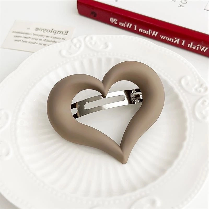 Women’s Casual Streetwear Heart Shape Arylic Handmade Hair Claws