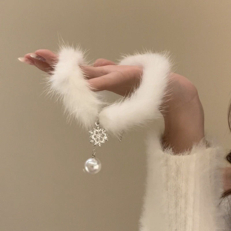 Christmas Fluffy Pearl Snowflake Necklace wearshes