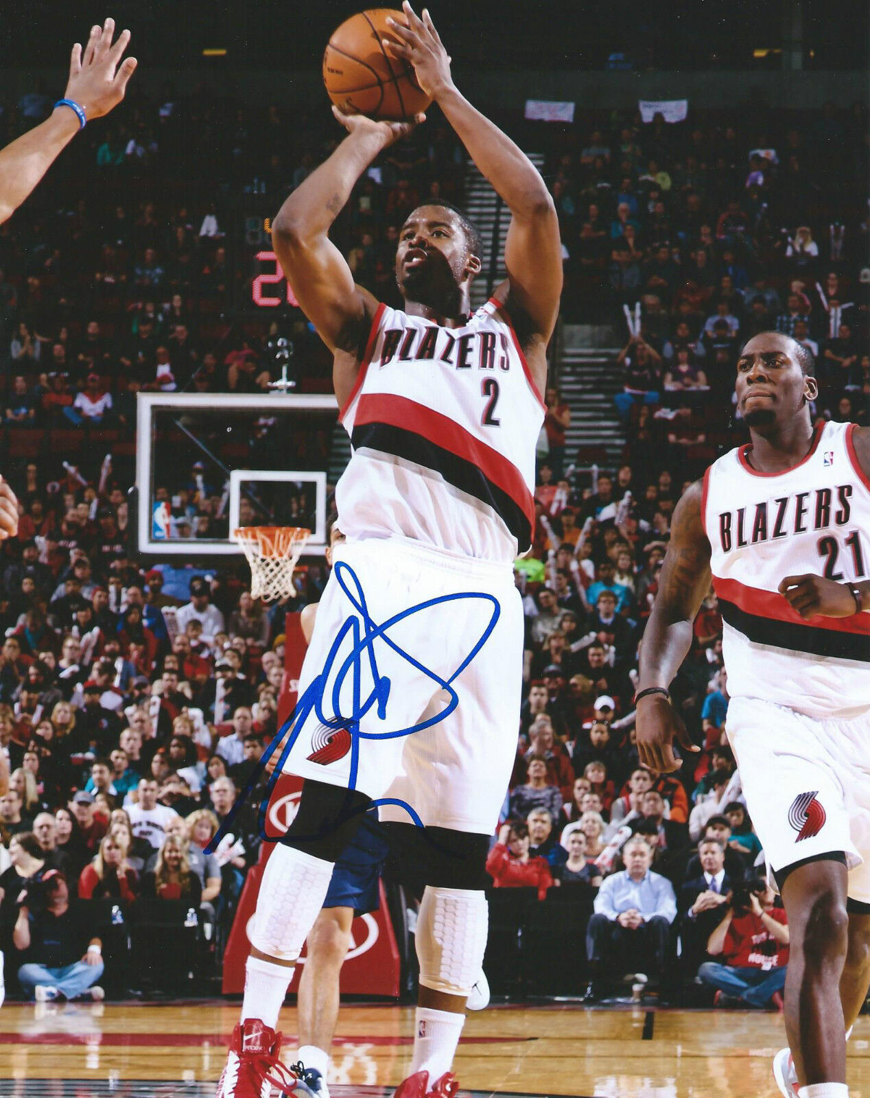 **GFA Portland Trailblazers *WESLEY MATTHEWS* Signed 8x10 Photo Poster painting W2 COA**