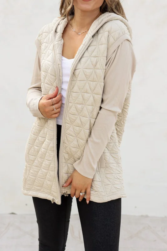 Hooded jacket with panels of knitted sleeves and quilted seams